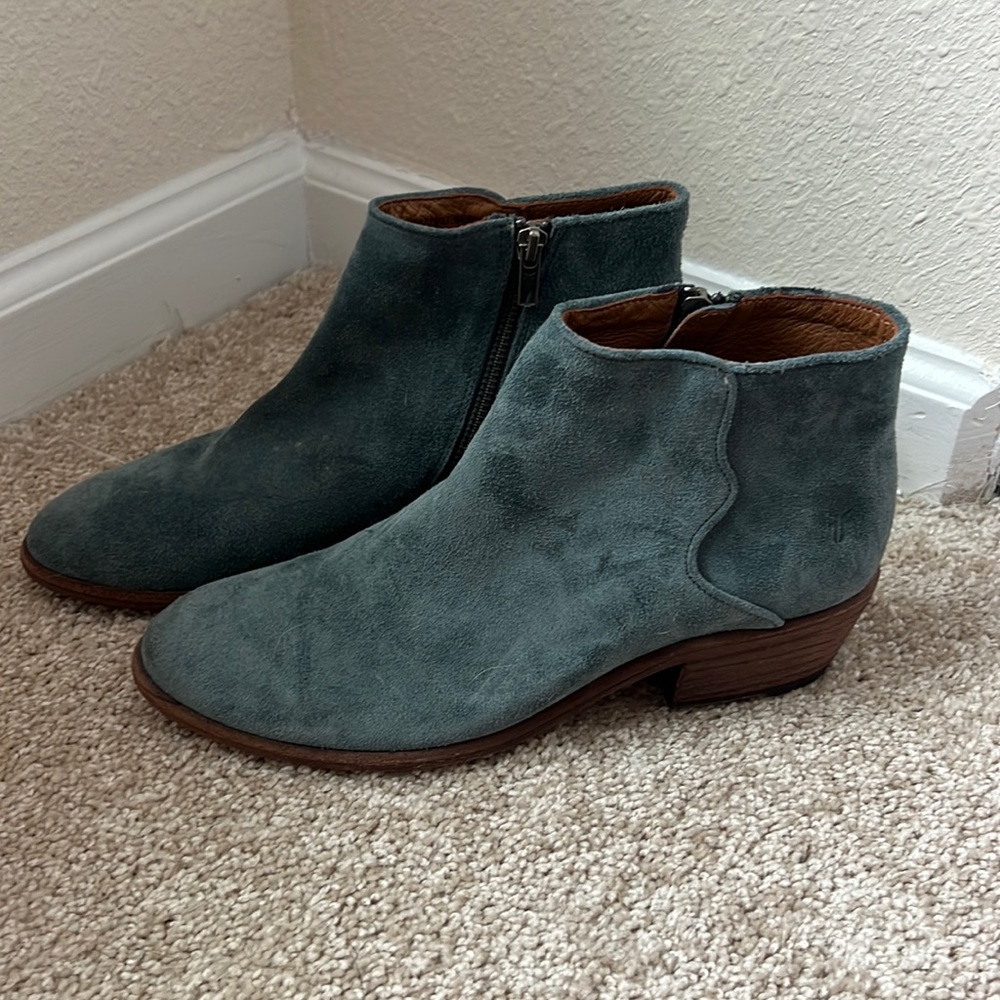Frye Carson booties suede
